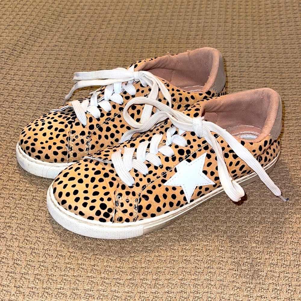 Leopard & Star Sneakers Sz 7